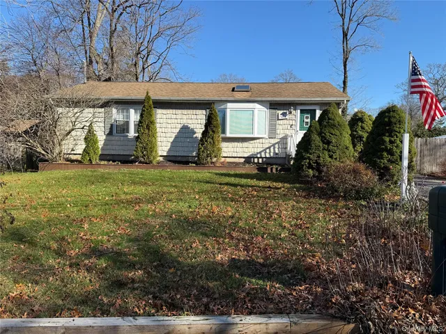$499,999 | 27 Kirby Lane, Ronkonkoma, NY 11779