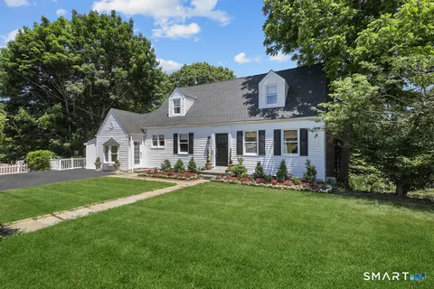$1,100,000 | 24 Island Hill Avenue, Ridgefield, CT 06877