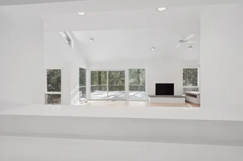 $2,495,000 | 33 Oakhill Lane, East Hampton, NY 11937