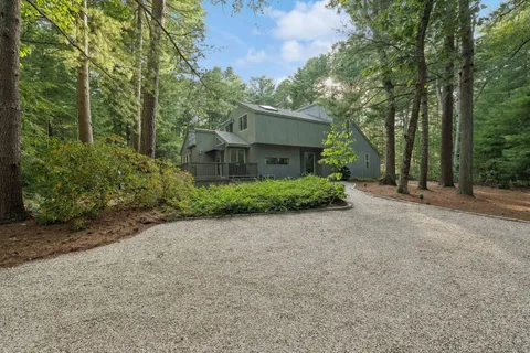$2,495,000 | 33 Oakhill Lane, East Hampton, NY 11937