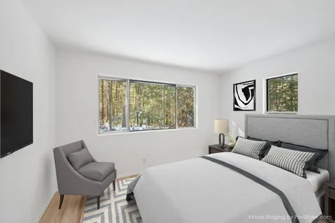 $2,495,000 | 33 Oakhill Lane, East Hampton, NY 11937