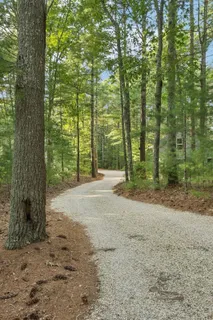 $2,495,000 | 33 Oakhill Lane, East Hampton, NY 11937