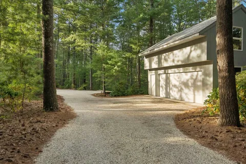 $2,495,000 | 33 Oakhill Lane, East Hampton, NY 11937