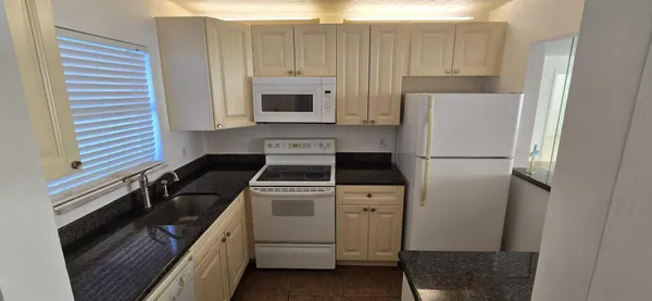 $2,000 | 9949 Sandalfoot Boulevard, Unit 531, Boca Raton, FL 33428