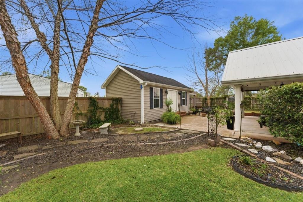 1304 Theriot Road Lake Charles, LA 70611 - Photo 30 of 35 Courtyard/Back Yard View