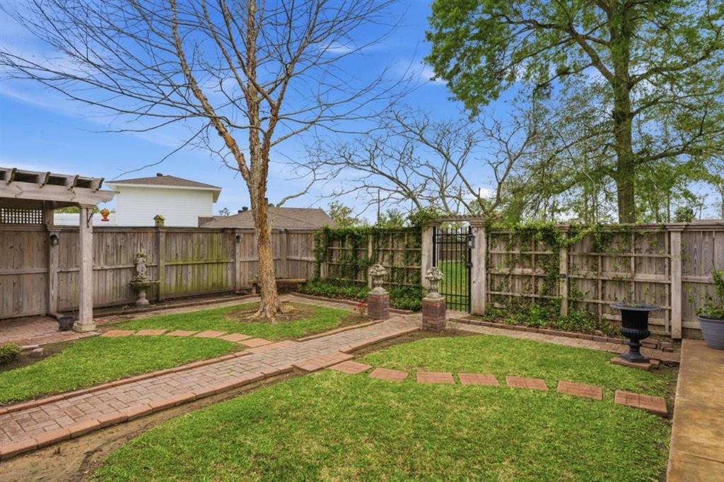 1304 Theriot Road Lake Charles, LA 70611 - Photo 33 of 35 Courtyard view; partially privacy fenced area.