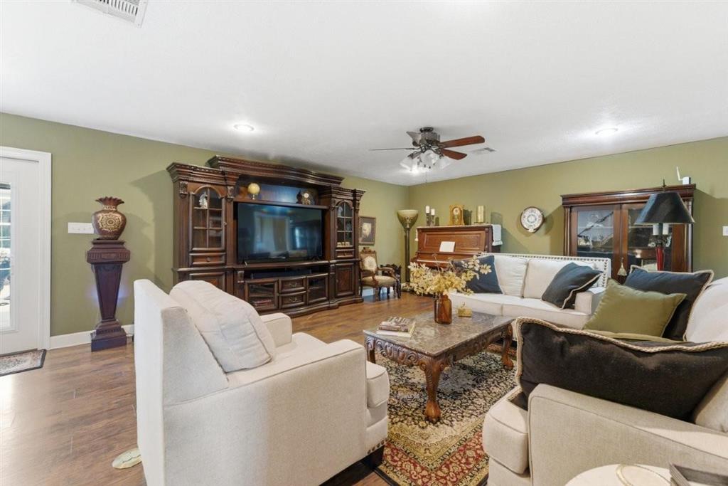 1304 Theriot Road Lake Charles, LA 70611 - Photo 9 of 35 Living Area