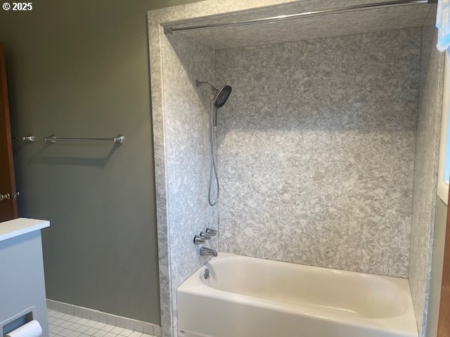 2620 North 23rd Street Springfield, OR 97477 - Photo 16 of 24 a bathroom with a bathtub