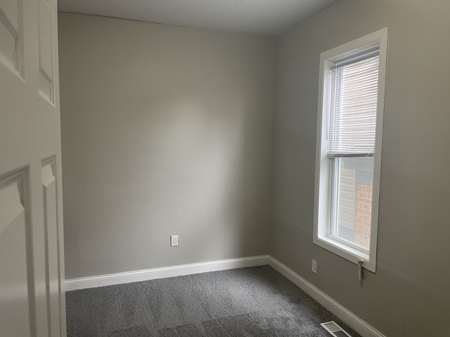 5145 South Lowe Avenue Chicago, IL 60609 - Photo 14 of 17 an empty room with windows
