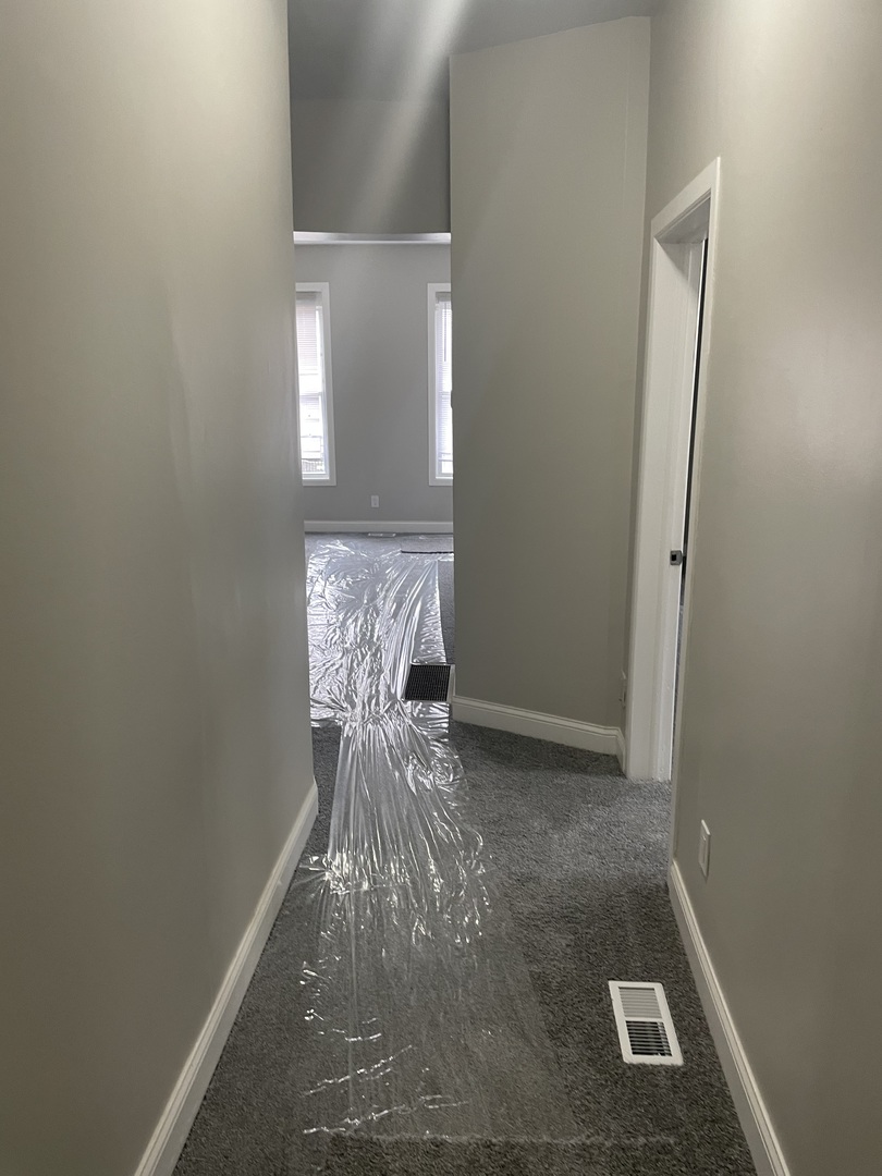 5145 South Lowe Avenue Chicago, IL 60609 - Photo 5 of 17 a view of hallway with mirror