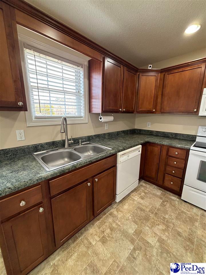 1320 Whippoorwill Road Hartsville, SC 29550 - Photo 7 of 18 Gallery Image 7