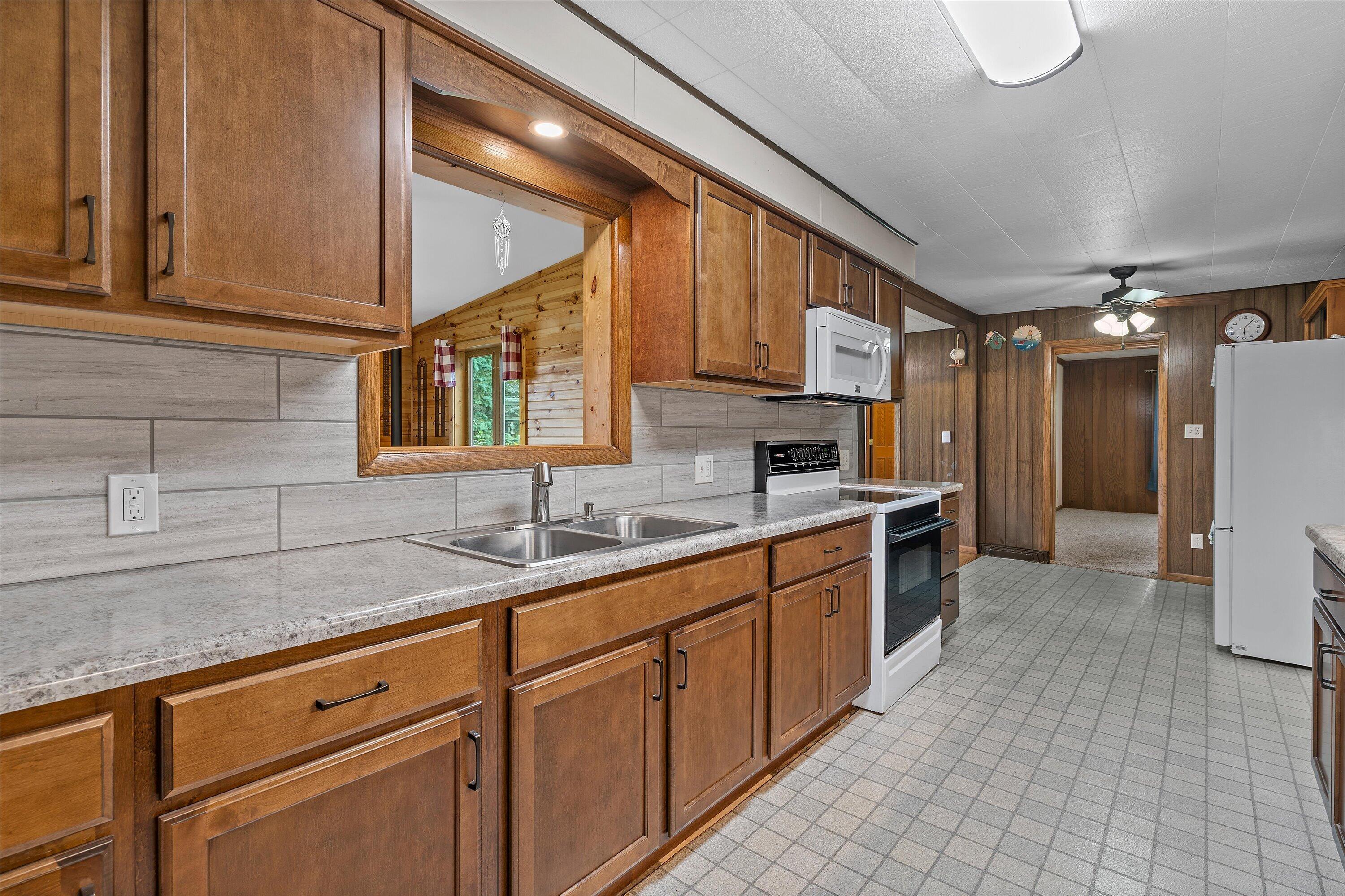 6544 Mohawk Road Wayne, WI 53002 - Photo 10 of 33 .