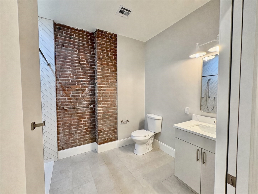 281 Franklin Street, Unit 609 Boston, MA 02110 - Photo 9 of 13