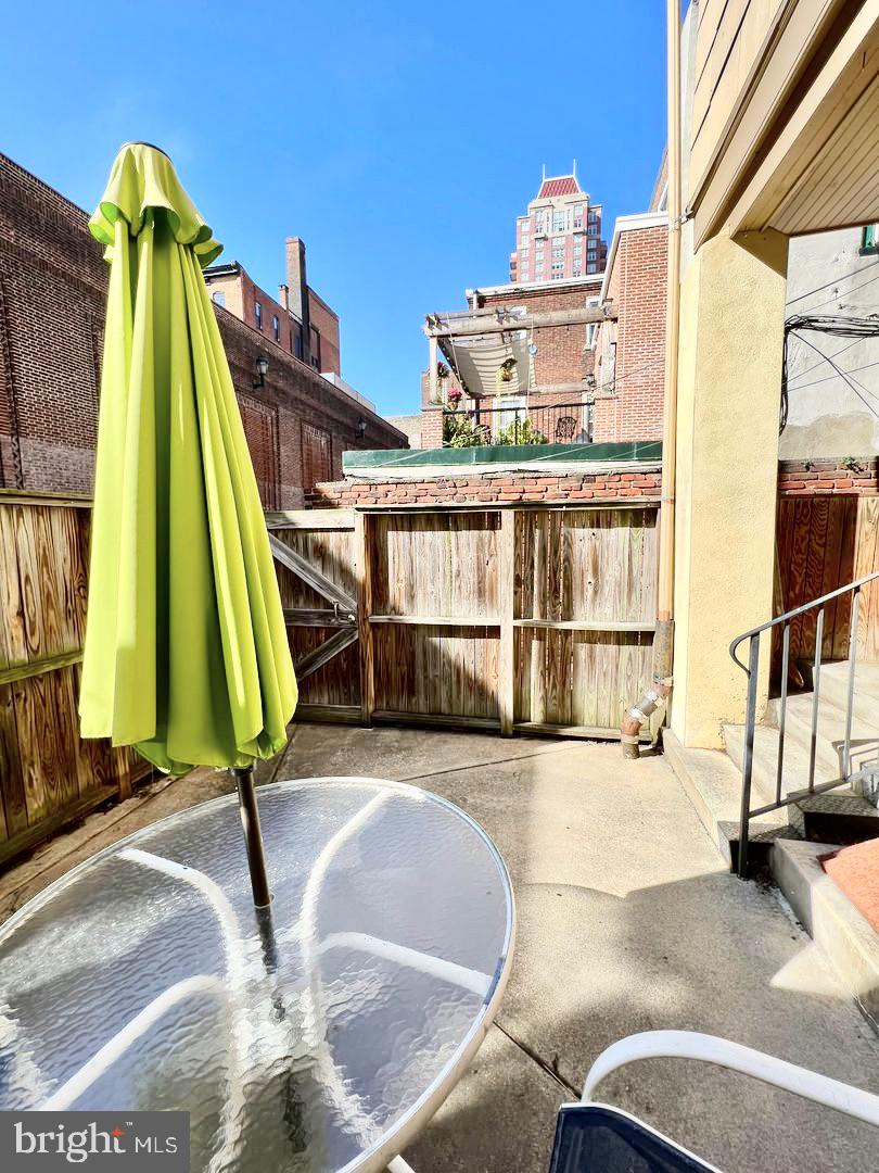 1314 Pine Street, Unit 1R Philadelphia, PA 19107 - Photo 8 of 12 a view of a living room