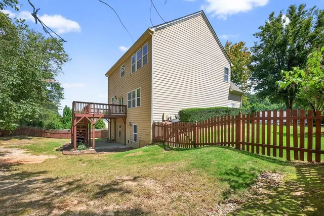a view of a house with backyard and porch