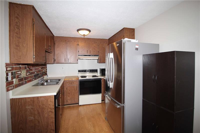 524 Hunters Path Road Bridgeville, PA 15017 - Photo 5 of 21 Gallery Image 5