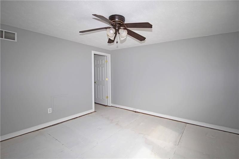 524 Hunters Path Road Bridgeville, PA 15017 - Photo 9 of 21 Gallery Image 9