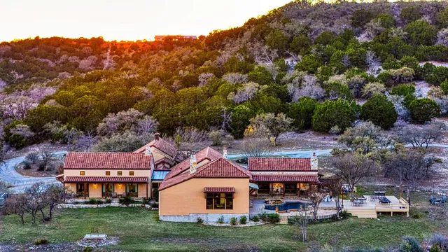 $1,999,000 | 164 Camino Del Reserve Lane, Comfort, TX 78013