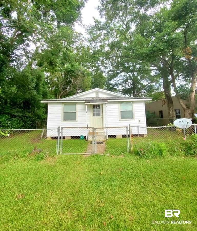 202 West Myrtle Avenue Foley, AL 36535 - Photo 1 of 23