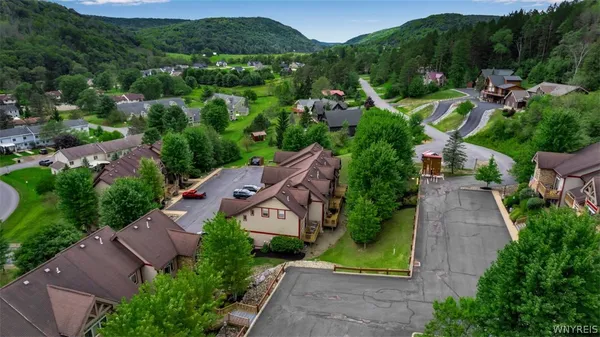 $479,900 | 9 Mountainview Upper, Ellicottville, NY 14731