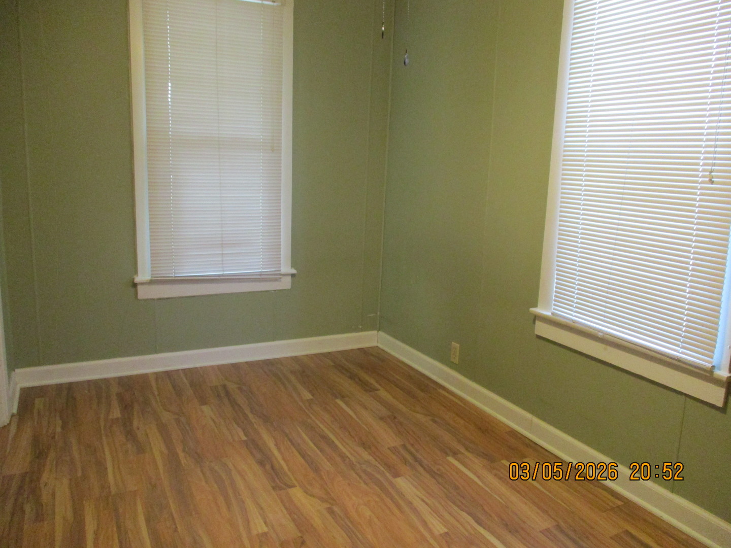 1412 13th Street Moline, IL 61265 - Photo 16 of 31 an empty room with a window