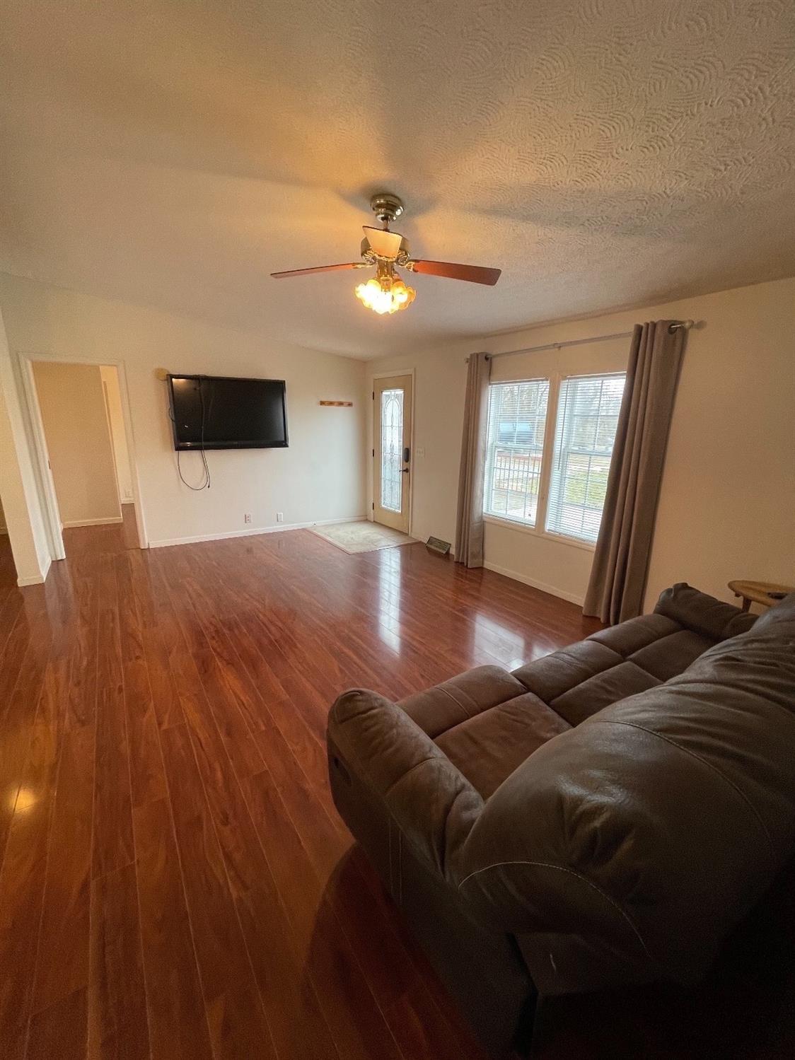 10994 Searcy Rdg Road Patriot, IN 47038 - Photo 8 of 20 Living Room