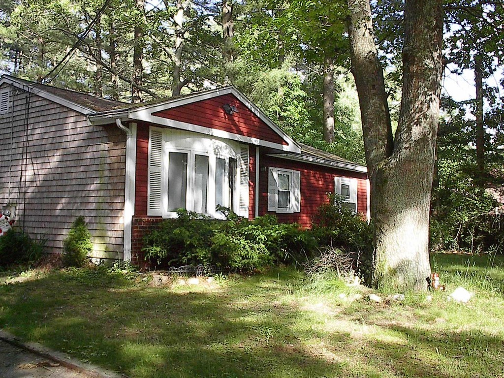 27 Chestnut Road Halifax, MA 02338 - Photo 2 of 5 Gallery Image 2