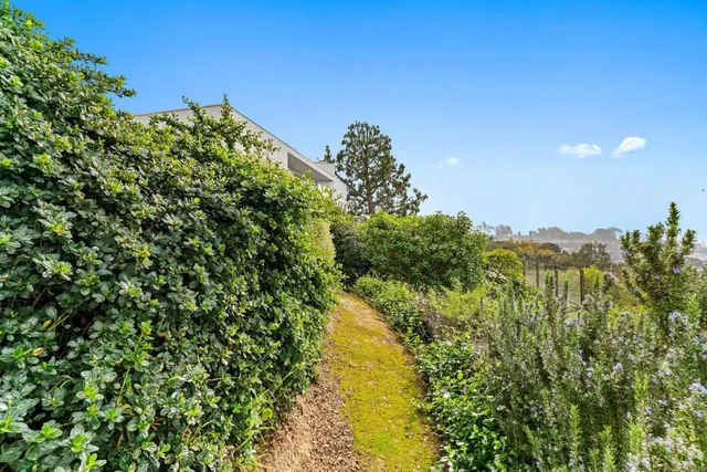 $3,495,000 | 6960 Via Estrada, La Jolla, CA 92037