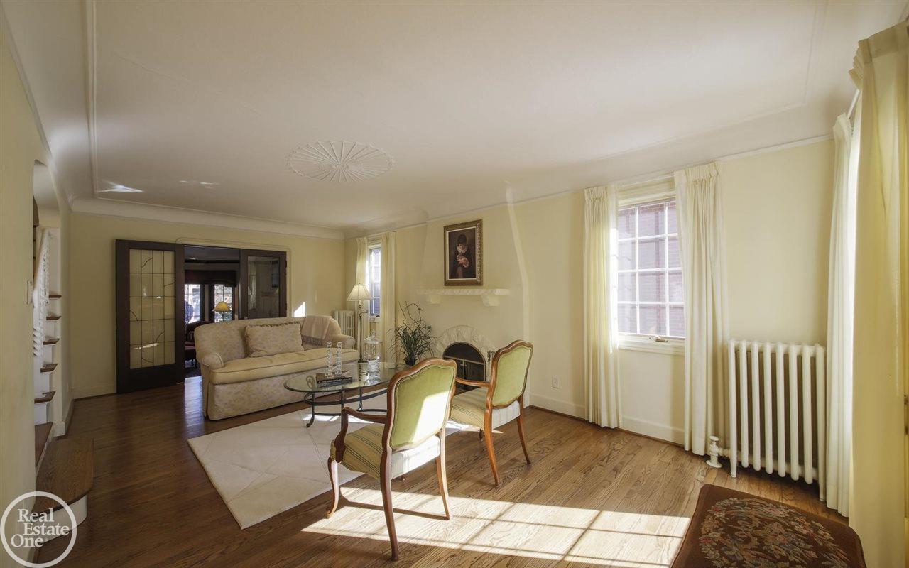 1712 Broadstone Road Grosse Pointe Woods, MI 48236 - Photo 2 of 34
