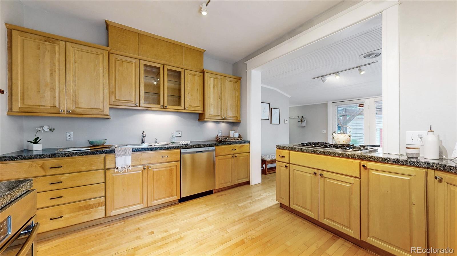 218 South Emerson Street Denver, CO 80209 - Photo 10 of 47