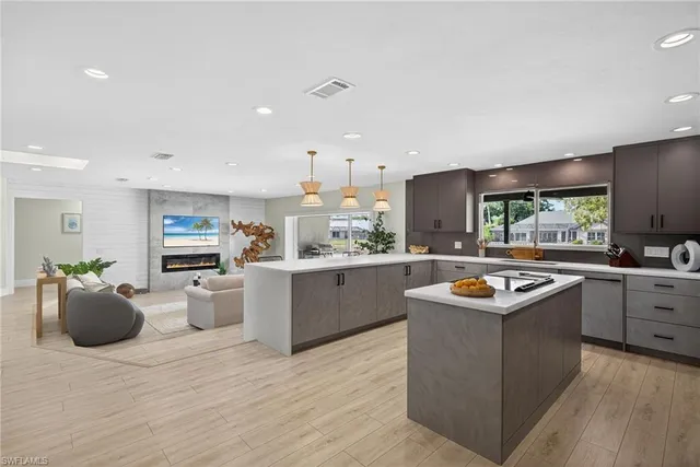 $1,695,000 | 2341 Mayfield Court, Unit 8, Naples, FL 34105