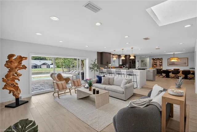 $1,695,000 | 2341 Mayfield Court, Unit 8, Naples, FL 34105