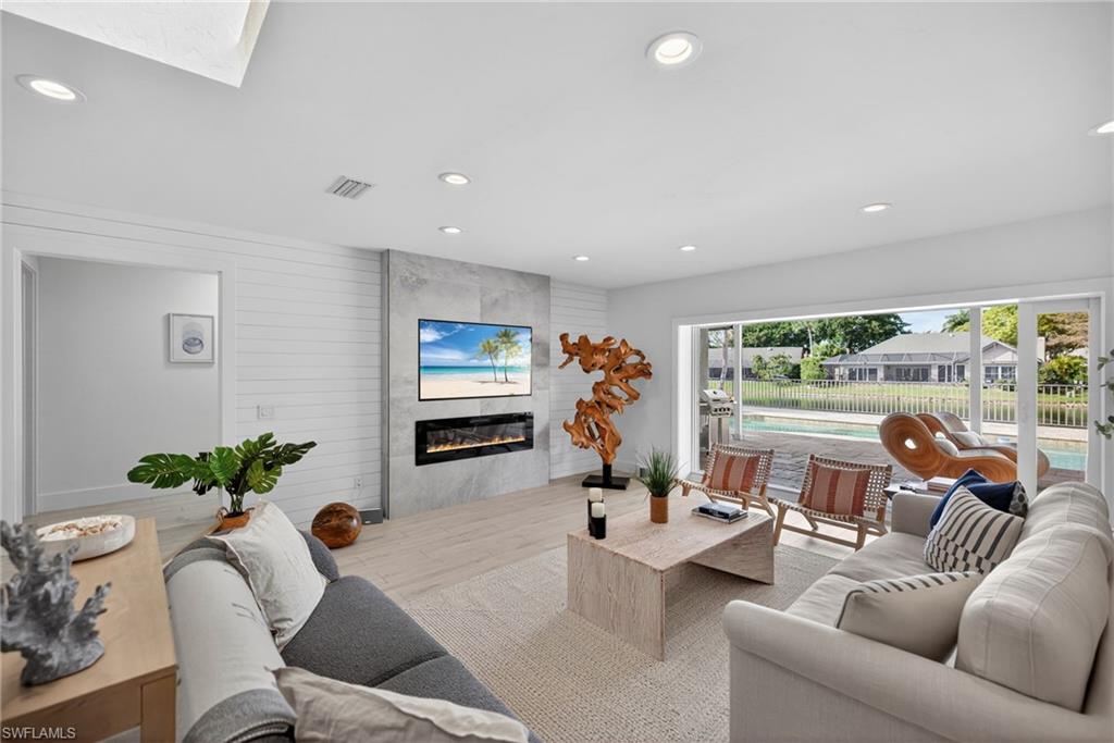 2341 Mayfield Court, Unit 8 Naples, FL 34105 - Photo 3 of 39