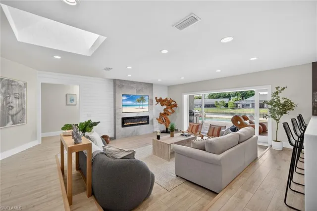 $1,695,000 | 2341 Mayfield Court, Unit 8, Naples, FL 34105