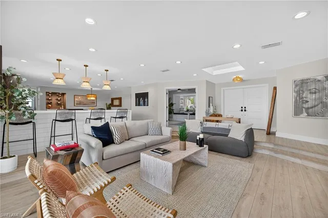 $1,695,000 | 2341 Mayfield Court, Unit 8, Naples, FL 34105