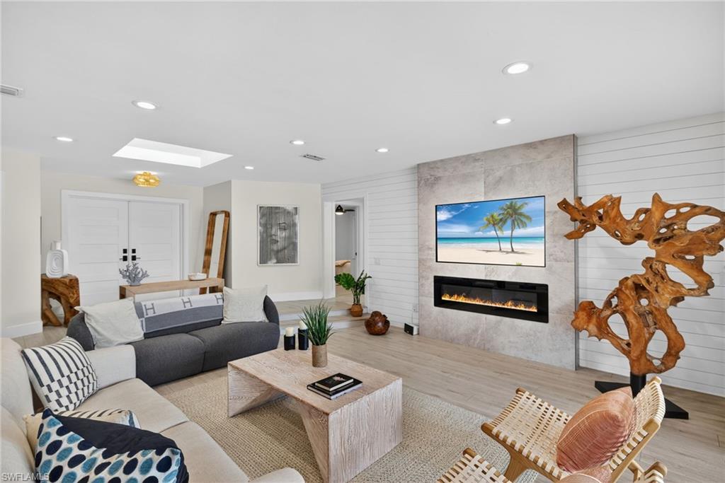 2341 Mayfield Court, Unit 8 Naples, FL 34105 - Photo 6 of 39