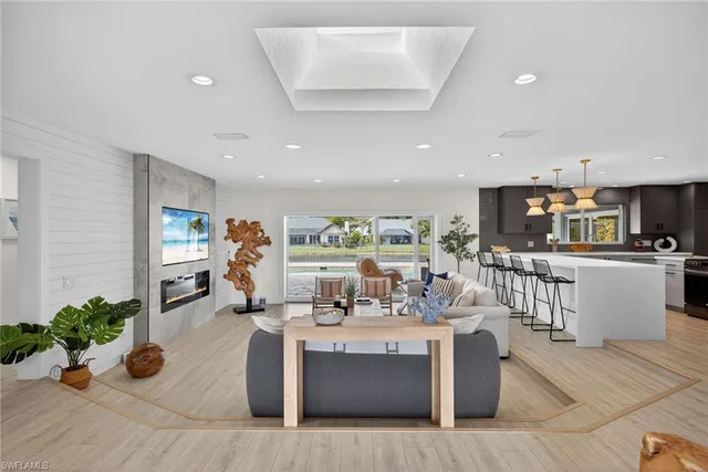 $1,695,000 | 2341 Mayfield Court, Unit 8, Naples, FL 34105