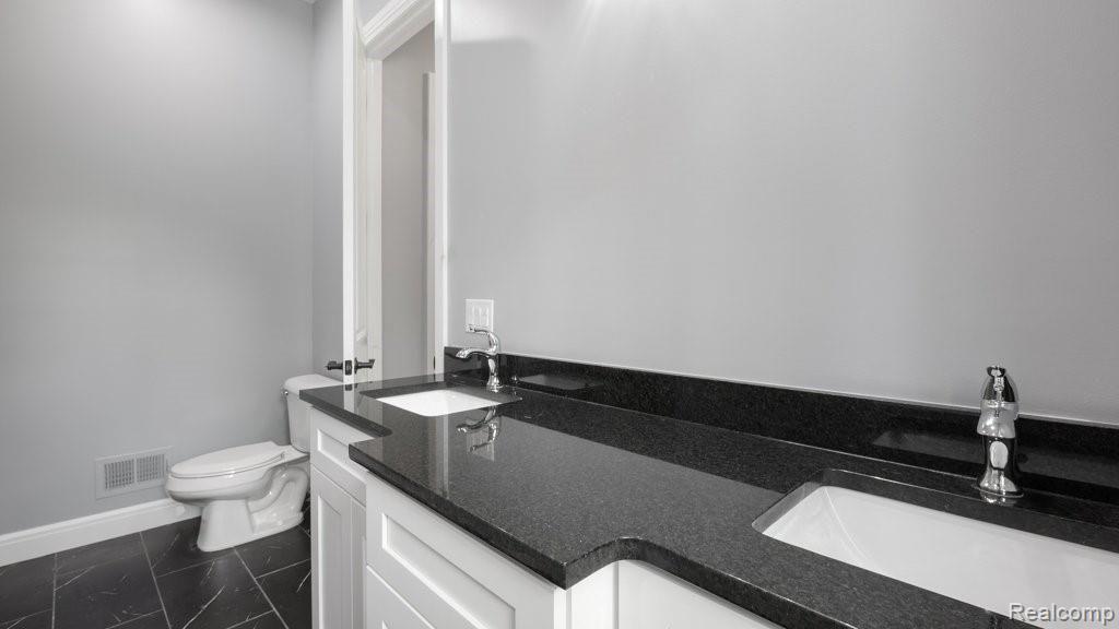 523 Rochdale Drive South Rochester Hills, MI 48309 - Photo 14 of 35