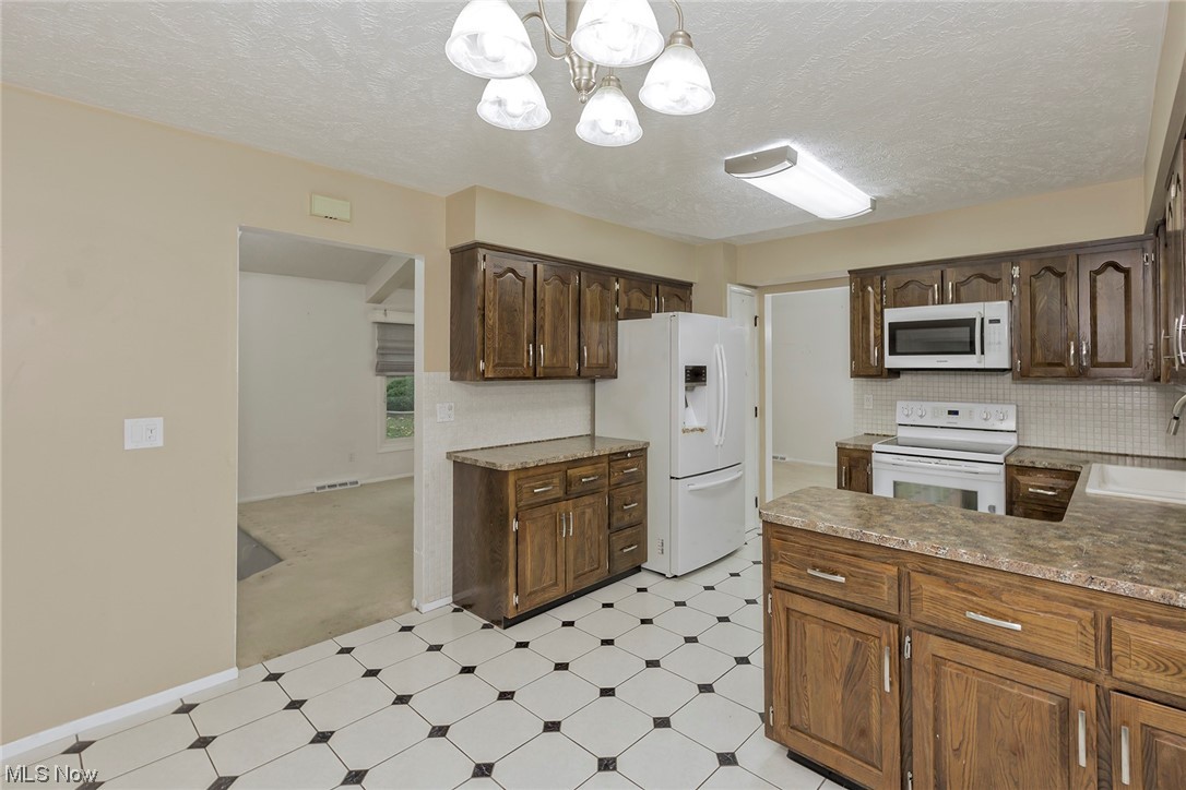 942 Beechers Brook Road Cleveland, OH 44143 - Photo 12 of 35 Gallery Image 12