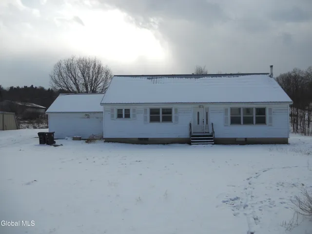 $259,900 | 90 Tomhannock Road, Valley Falls, NY 12185