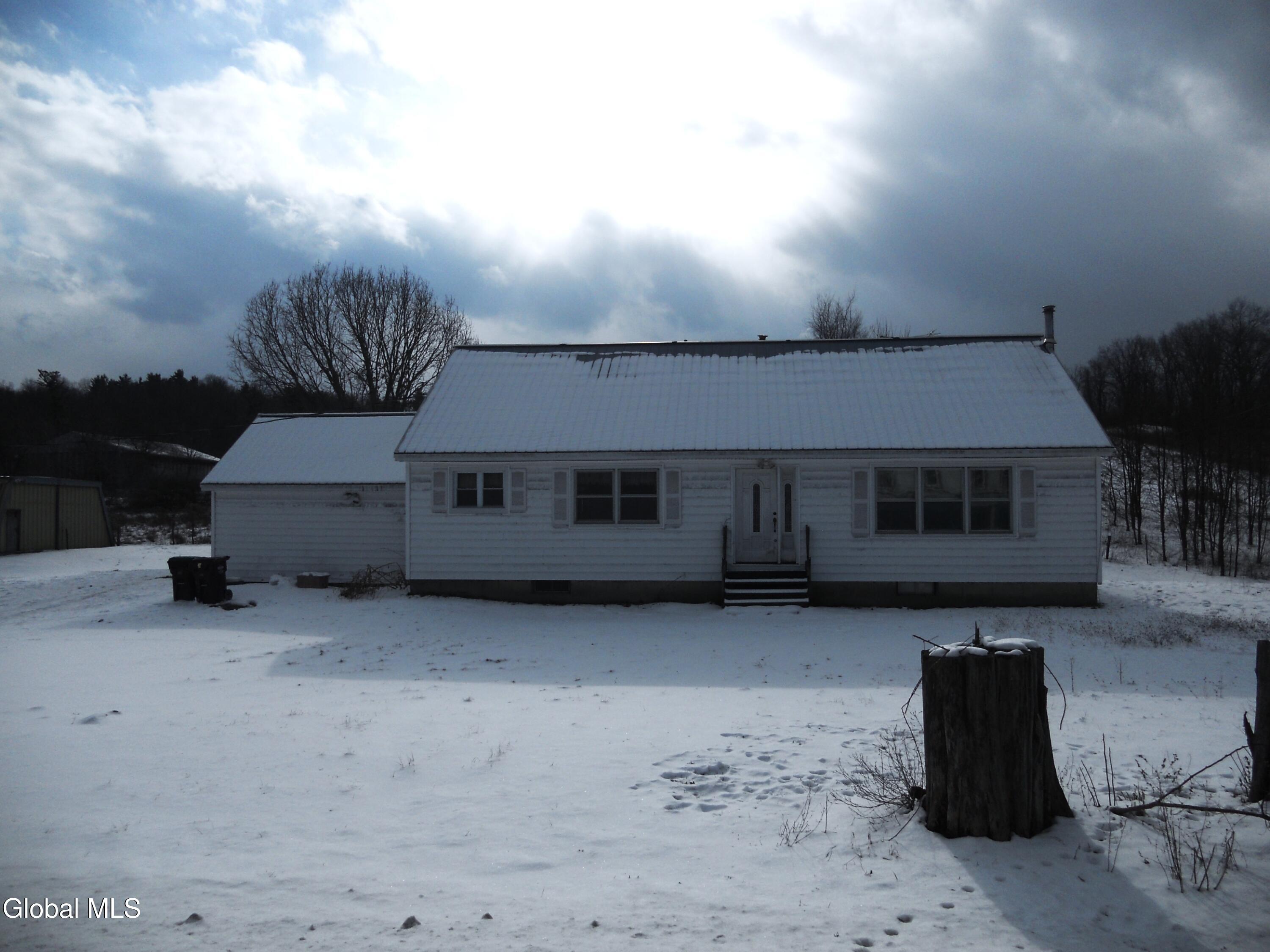 90 Tomhannock Road Valley Falls, NY 12185 - Photo 2 of 37 Front