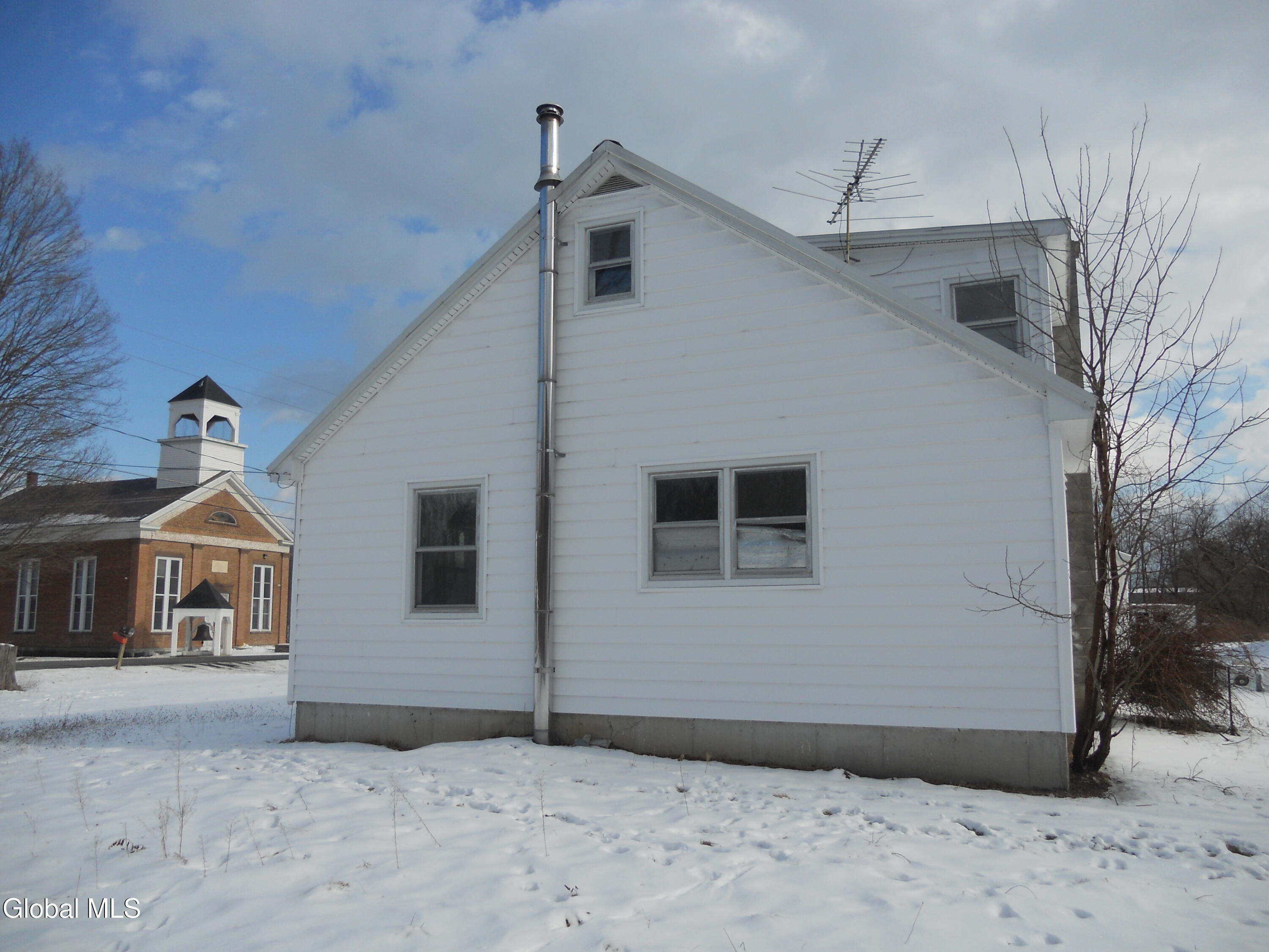 90 Tomhannock Road Valley Falls, NY 12185 - Photo 9 of 37 side