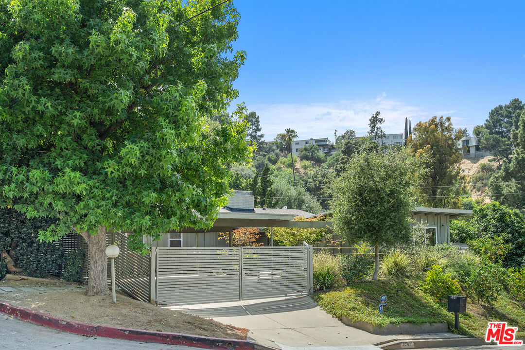 3641 Woodcliff Road Los Angeles, CA 91403 - Photo 2 of 26