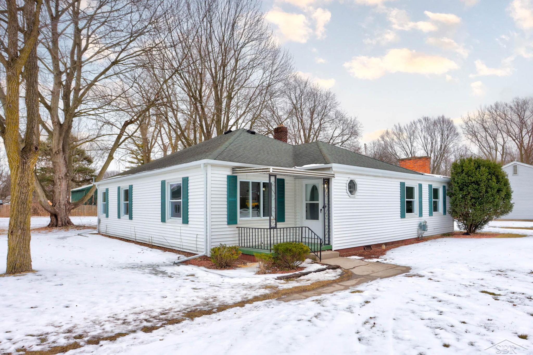 3067 Patterson Road Bay City, MI 48706 - Photo 1 of 41 50165850-41aa3197-d53e-4c0a-9a59-67c13be532e7.JPG