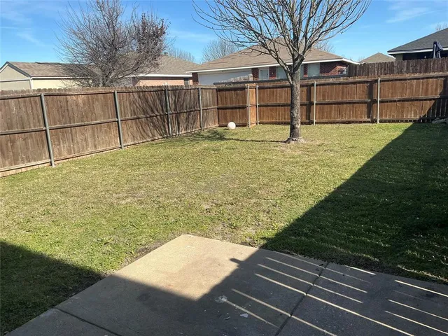 $2,550 | 816 Horseshoe Court, DeSoto, TX 75115