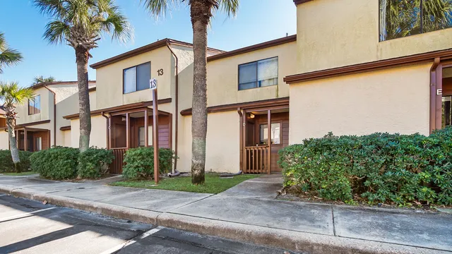 a view of a house with backyard