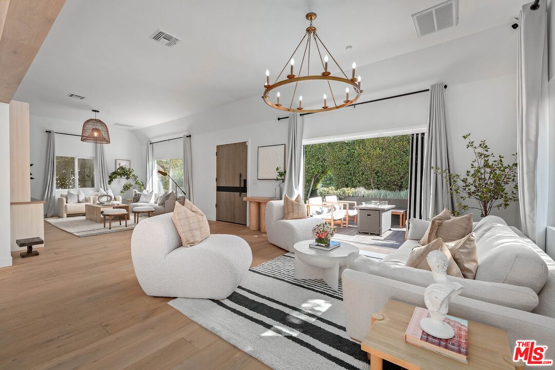 1155 South Rimpau Blvd