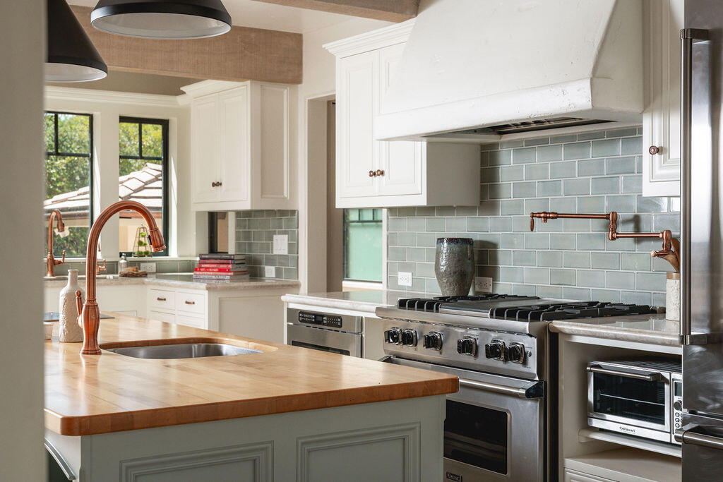 840 Ivy Lane Montecito, CA 93108 - Photo 28 of 57 a kitchen with a stove a sink and a microwave