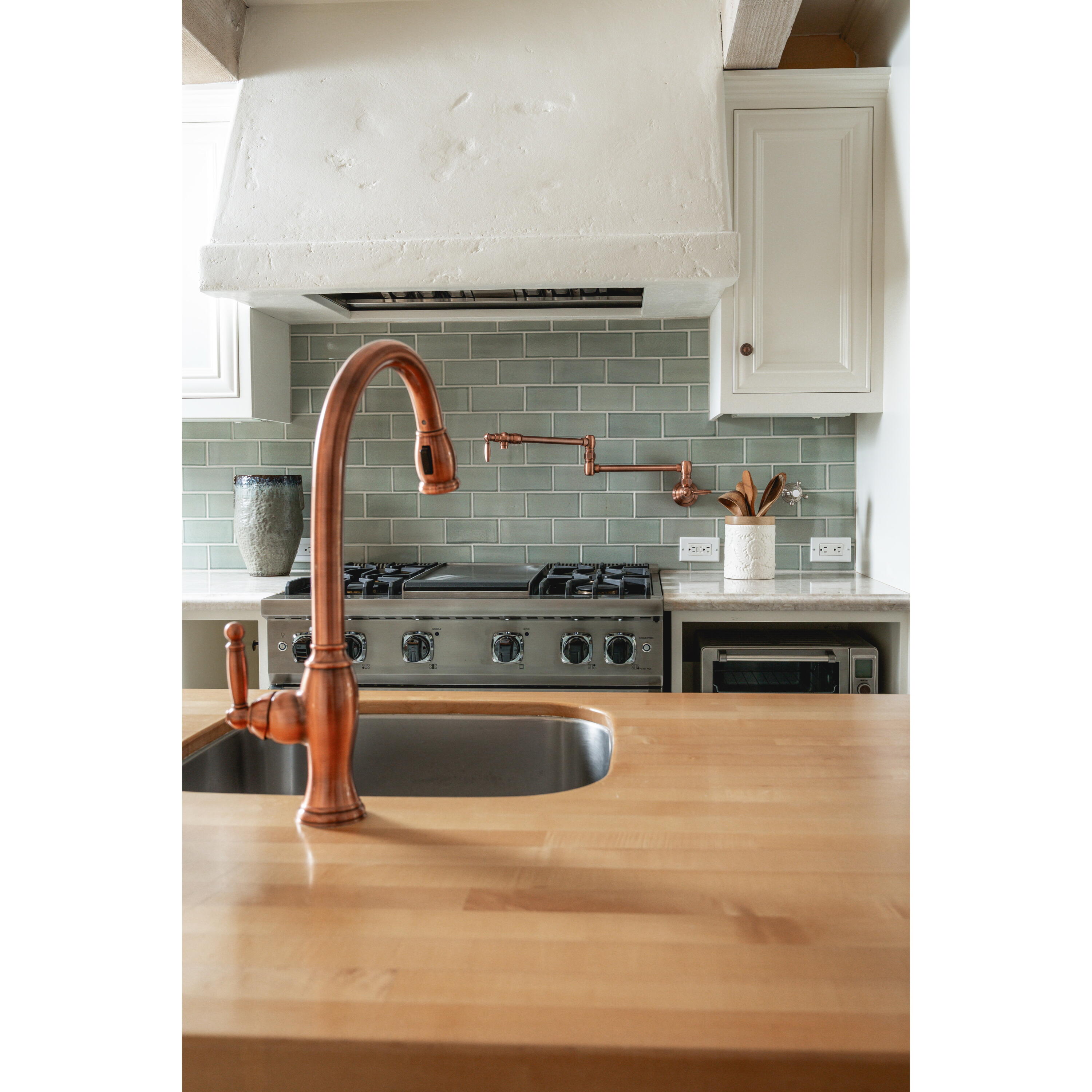 840 Ivy Lane Montecito, CA 93108 - Photo 29 of 57 a kitchen with stainless steel appliances granite countertop a stove and a refrigerator