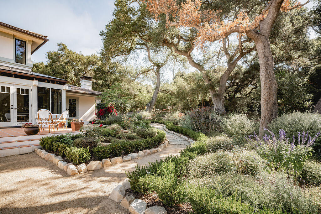 840 Ivy Lane Montecito, CA 93108 - Photo 33 of 57 a view of a house with backyard and sitting area
